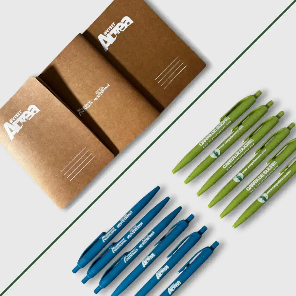 Bolígrafos y libretas personalizados con logo de marca